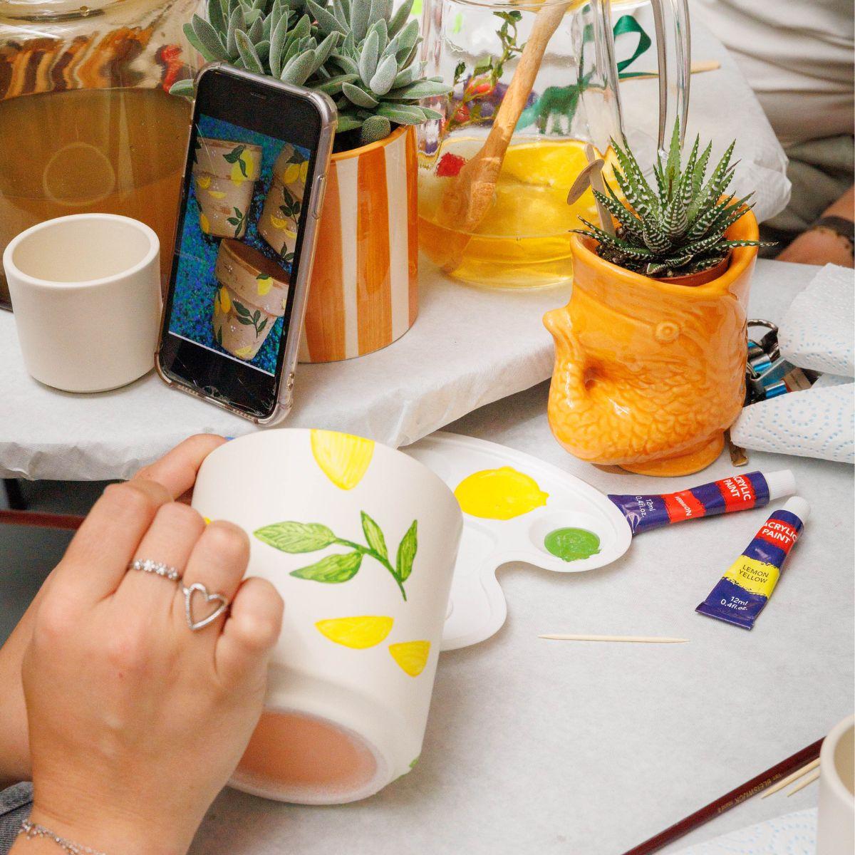 Kolibri Creatives | Malset zum Bemalen von 8 Blumentöpfen + Orchideen und Sukkulenten | Für mindestens 4 Personen | Kreativer Visionär